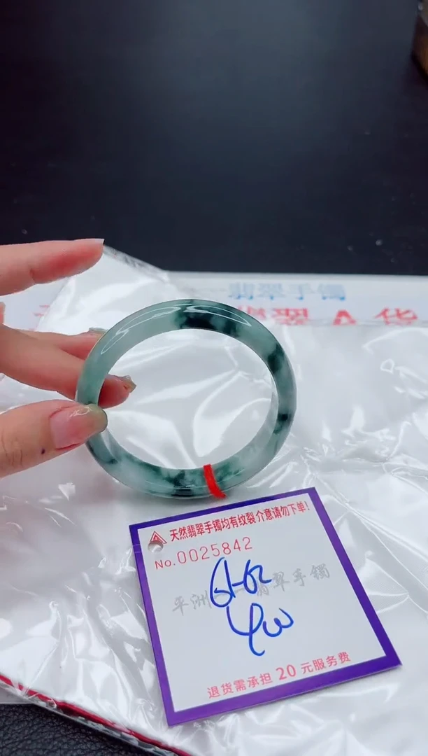 翡翠手镯未镶嵌1