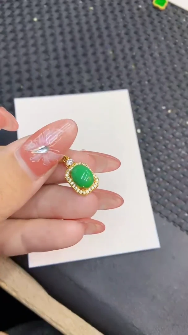 颈饰未镶嵌翡翠1