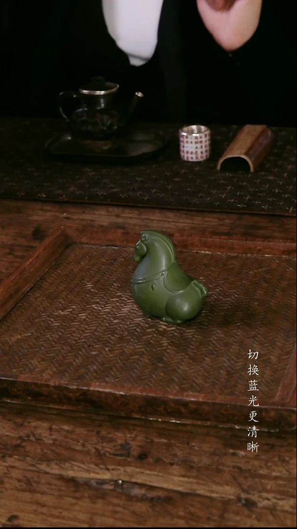 .紫砂小绿马摆件..