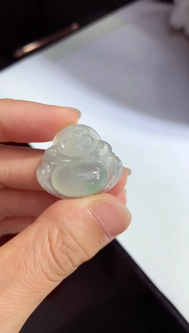 翡翠未镶嵌颈饰佛公