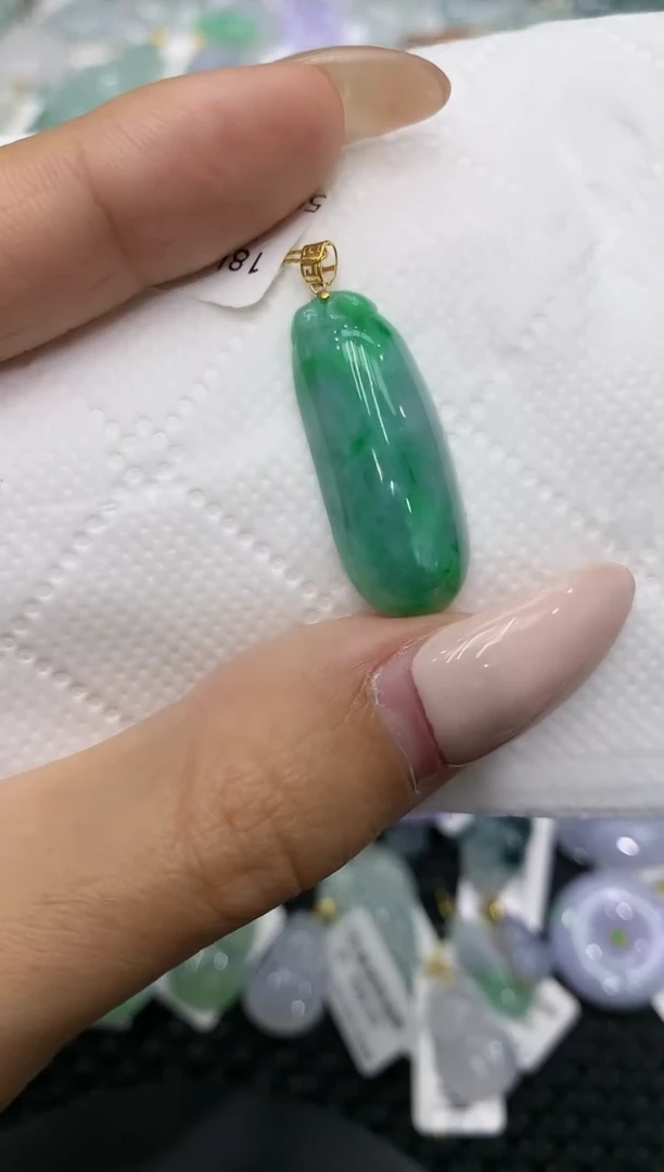 颈饰18K金镶嵌翡翠111111111111