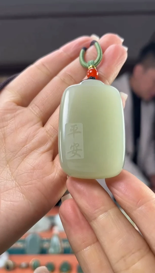 颈饰未镶嵌和田玉佩佩