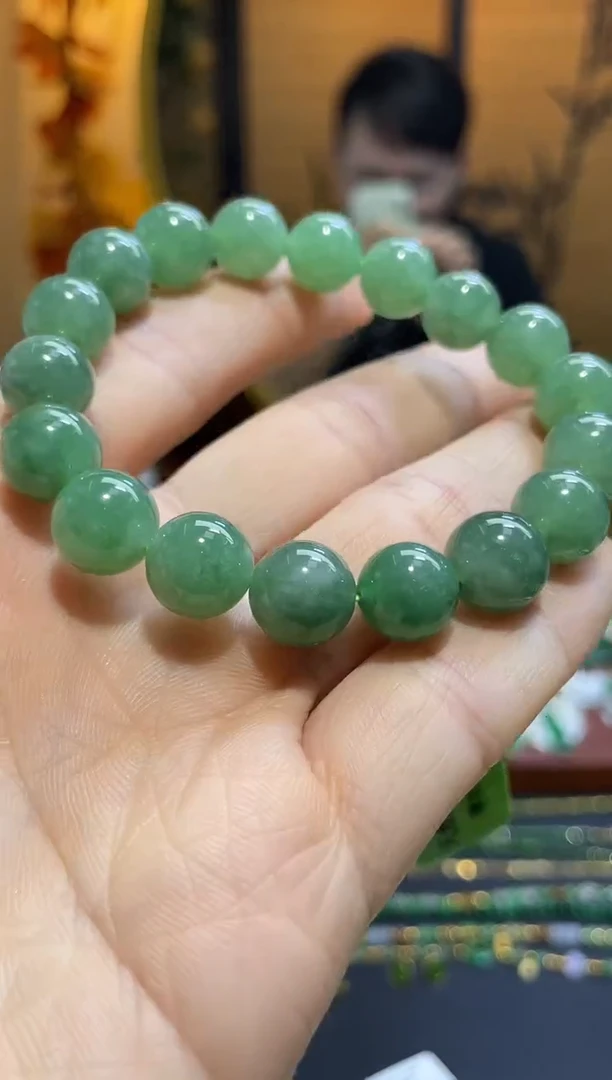 颈饰未镶嵌翡翠手串