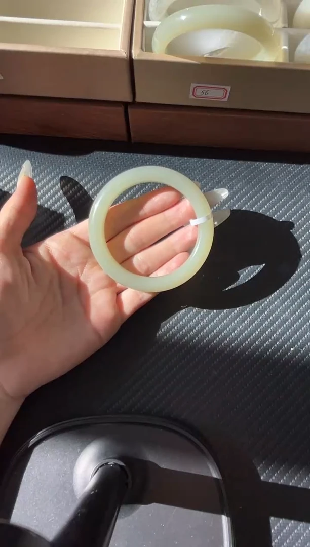 未镶嵌手镯和田玉且末微色差近矿58手镯