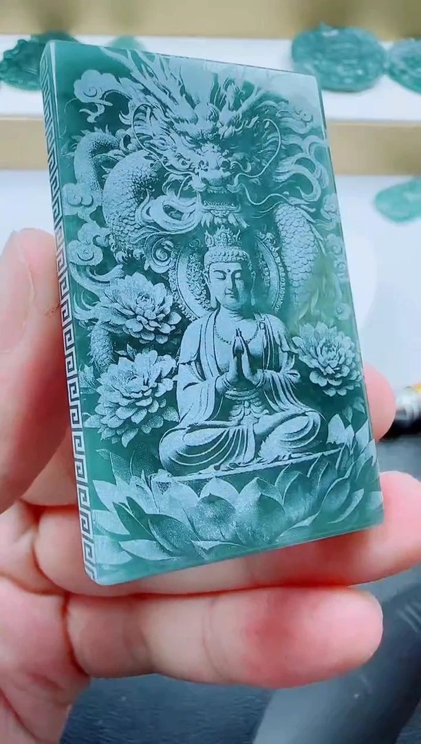 翡翠未镶嵌颈饰龙本命佛