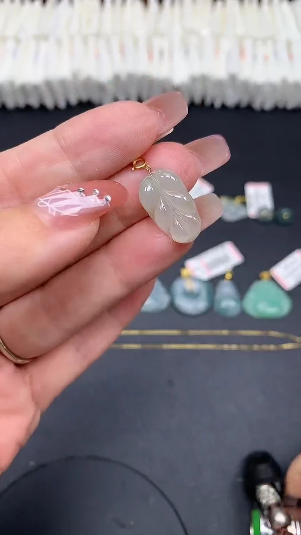 翡翠18K金镶嵌吊坠(不含链)MS185534