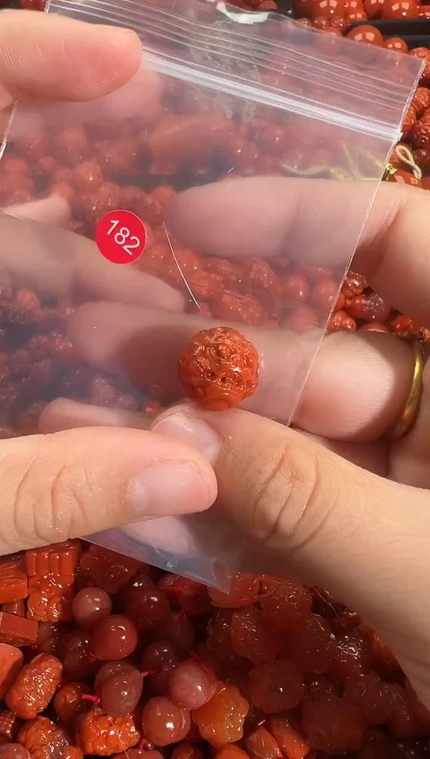 颈饰未镶嵌南红玛瑙1