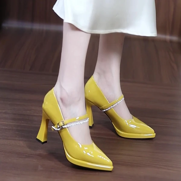 8cm法式漆皮酒红色尖头浅口高跟鞋2025秋新款水钻一字带细跟单鞋