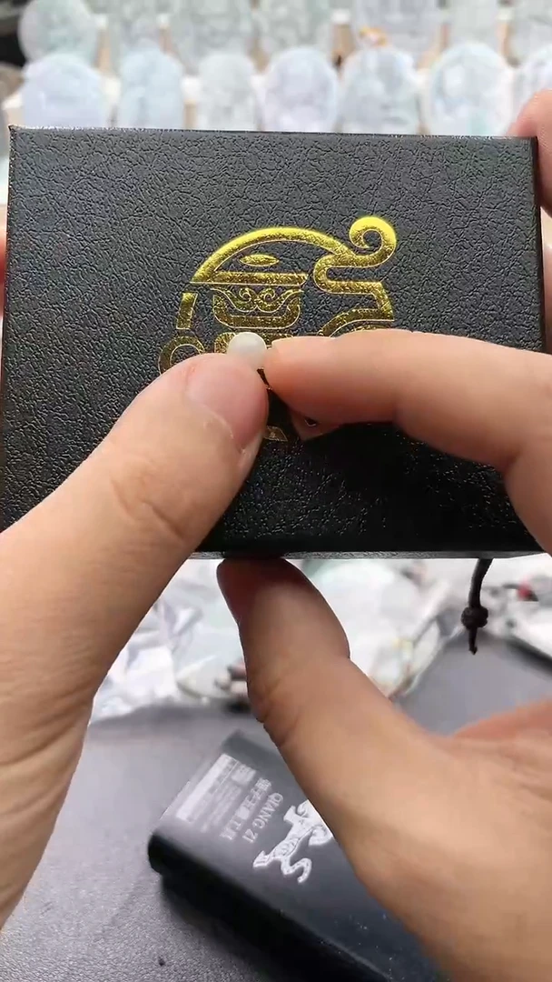 翡翠未镶嵌颈饰..../6/18/ 133多样性发其一