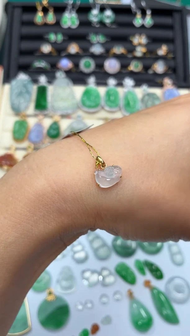 颈饰18K金镶嵌翡翠天然翡翠A货