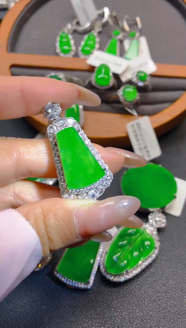 银S925镶嵌翡翠耳饰1