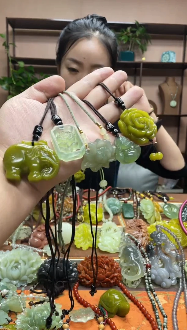 未镶嵌岫玉吊坠·