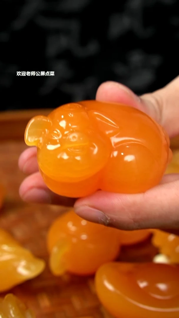 寿山石金田黄大猪手把件
