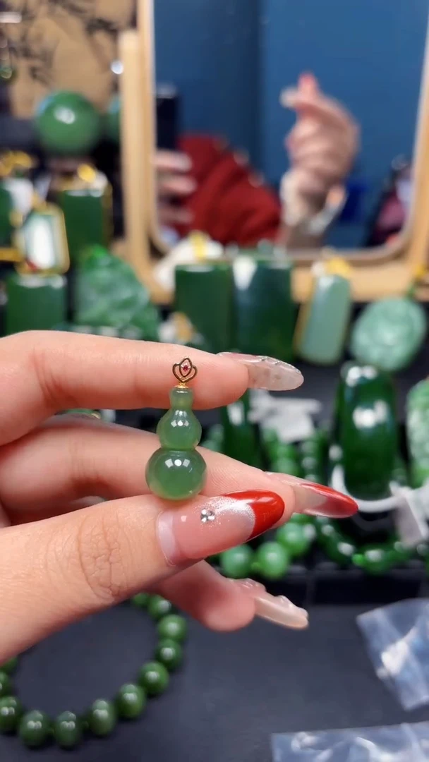 【闪购商品】和田玉（碧玉）吊坠(赠链)18K金镶嵌1