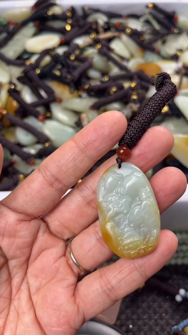 【闪购商品】和田玉颈饰未镶嵌多样性发货没有证书拍一发一有瑕