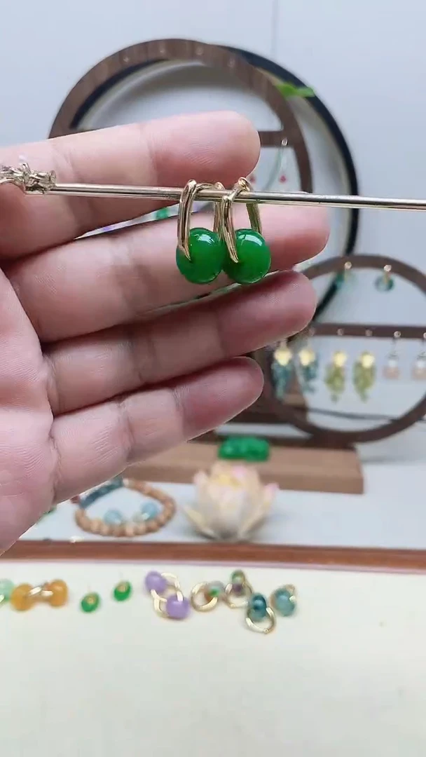 石英质玉（非洲翠）14K金镶嵌耳钉120号