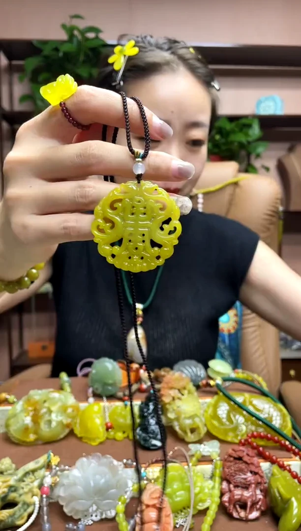 未镶嵌岫玉吊坠多样性发货发其中之一