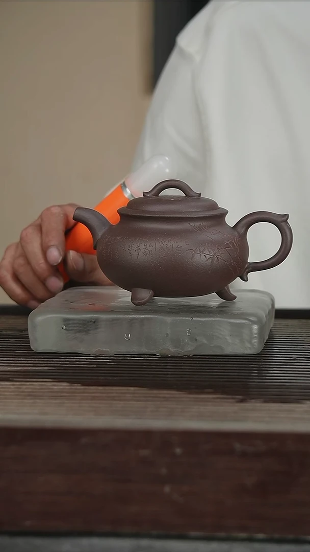茶壶紫砂高工方玉兰，带证300CC229号