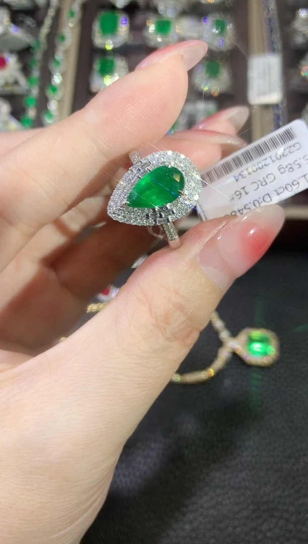 【闪购商品】祖母绿戒指18K金镶嵌C69