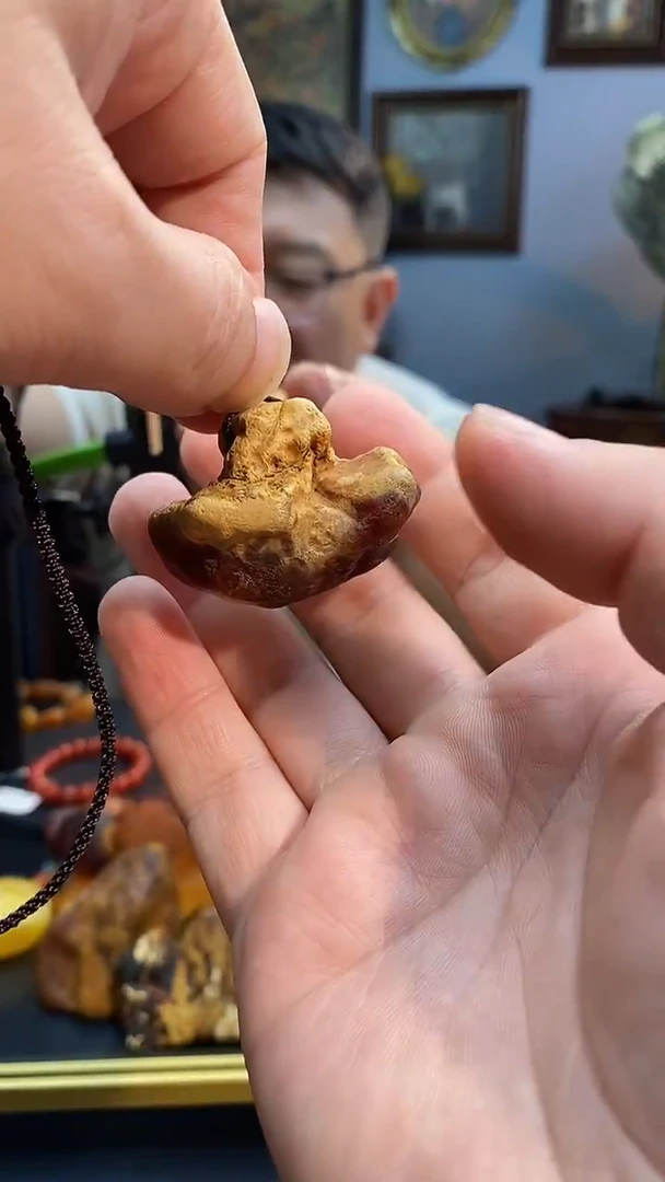琥珀颈饰未镶嵌吊坠