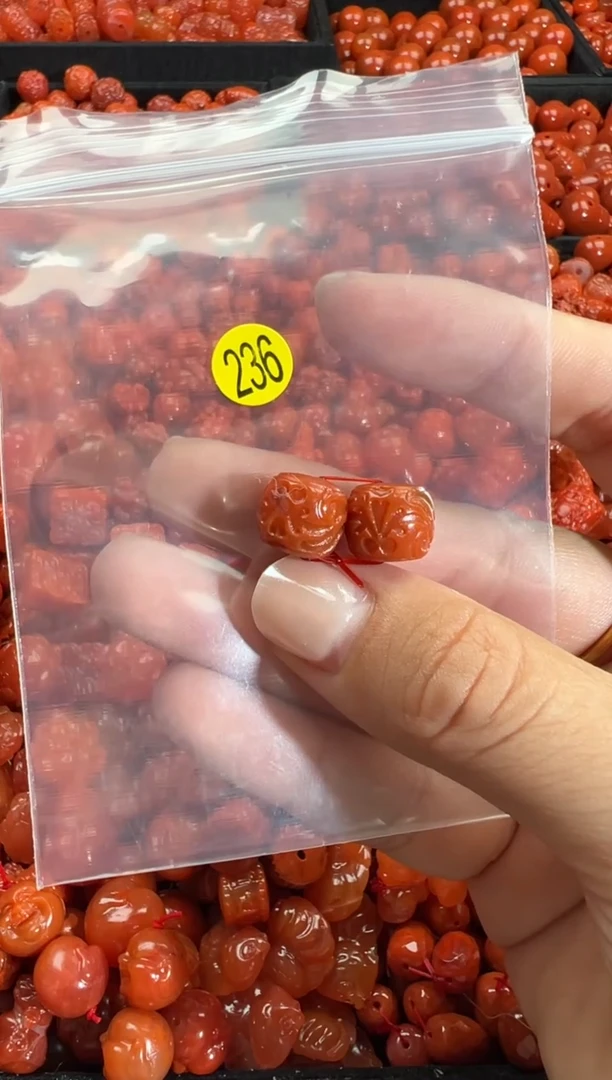 颈饰未镶嵌南红玛瑙1