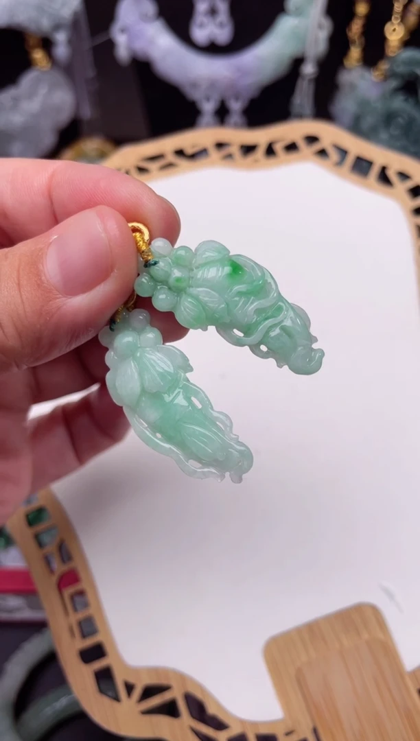 颈饰未镶嵌翡翠耳环