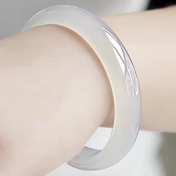 女款白色玉髓冰透手镯天然保真白色玉髓女士女款时尚百搭有证书