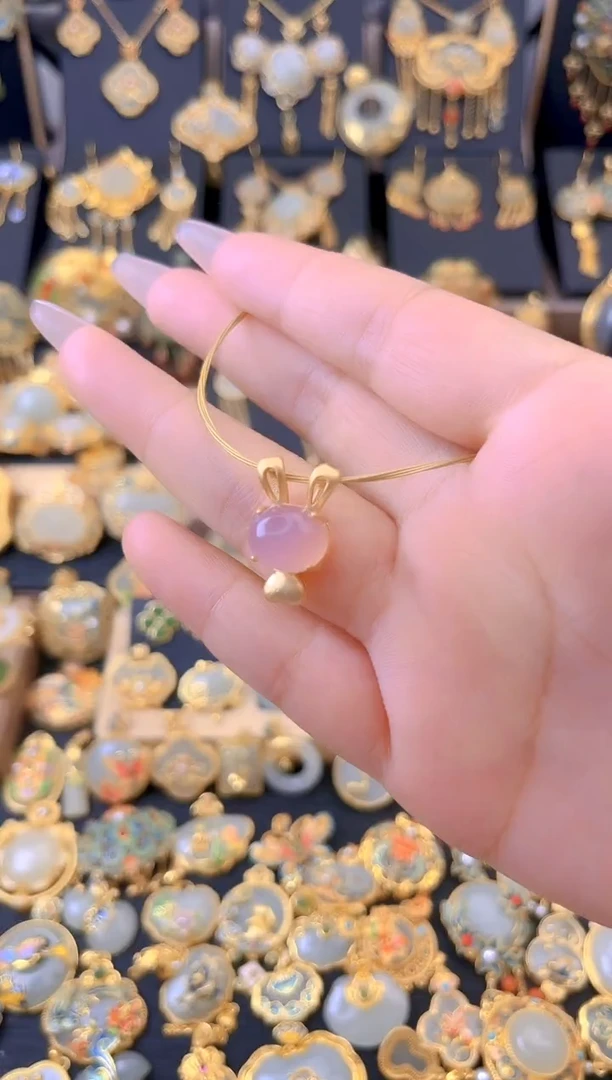 玛瑙/玉髓颈饰合金小兔子吊坠