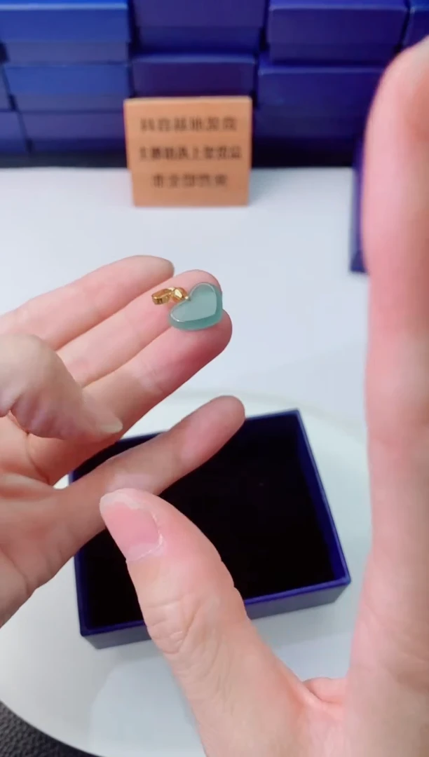 翡翠未镶嵌颈饰111111111