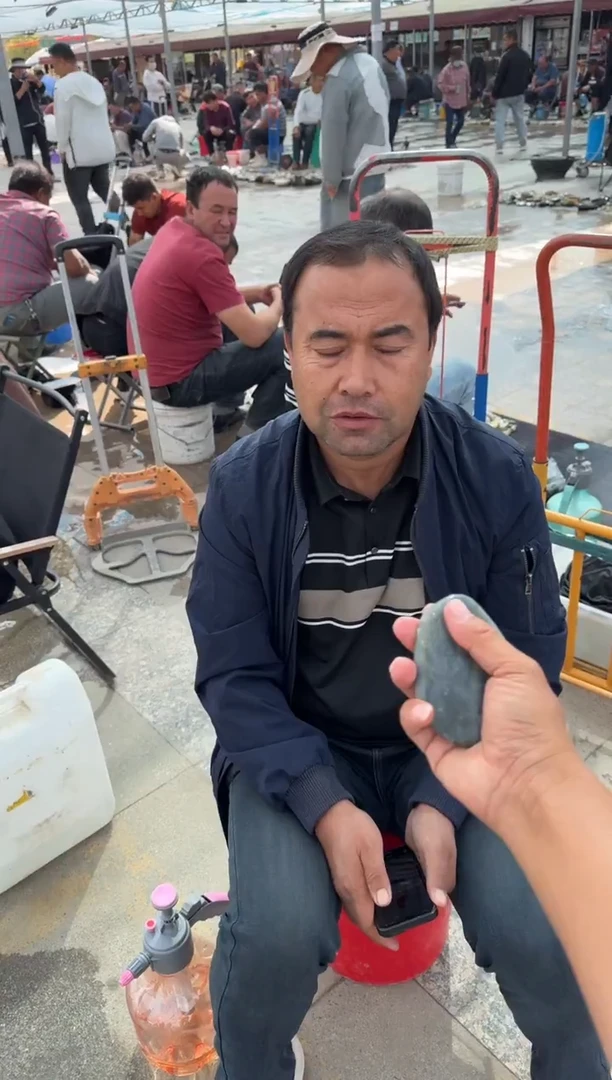 未镶嵌和田玉（糖玉）挂件和田玉