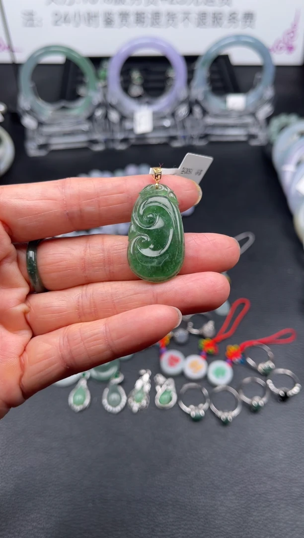 【闪购商品】翡翠颈饰18K金镶嵌满绿如意