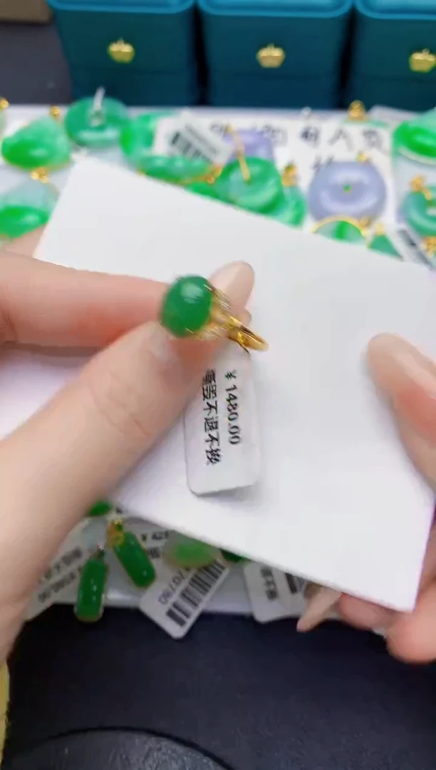 颈饰未镶嵌翡翠缅甸天然翡翠A货