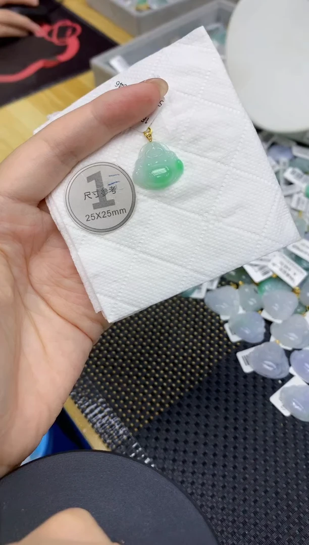 颈饰18K金镶嵌翡翠111111111