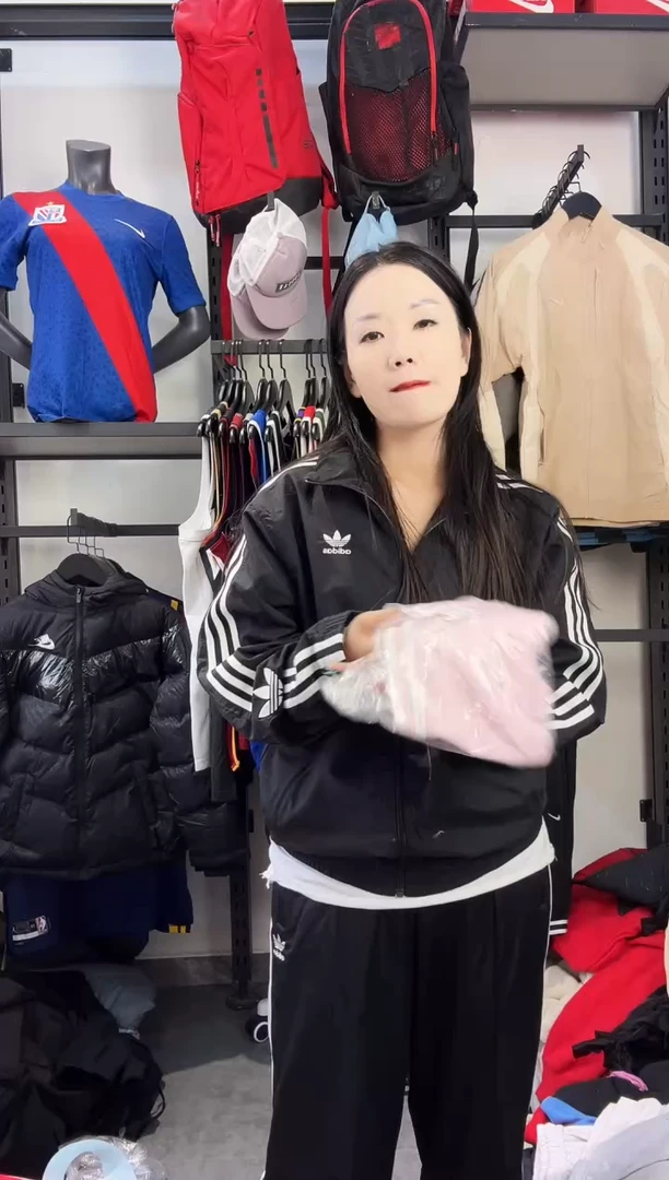 嘬***人334  闪购编码  阿迪运动卫衣裤以直播间过款为准 尺码.