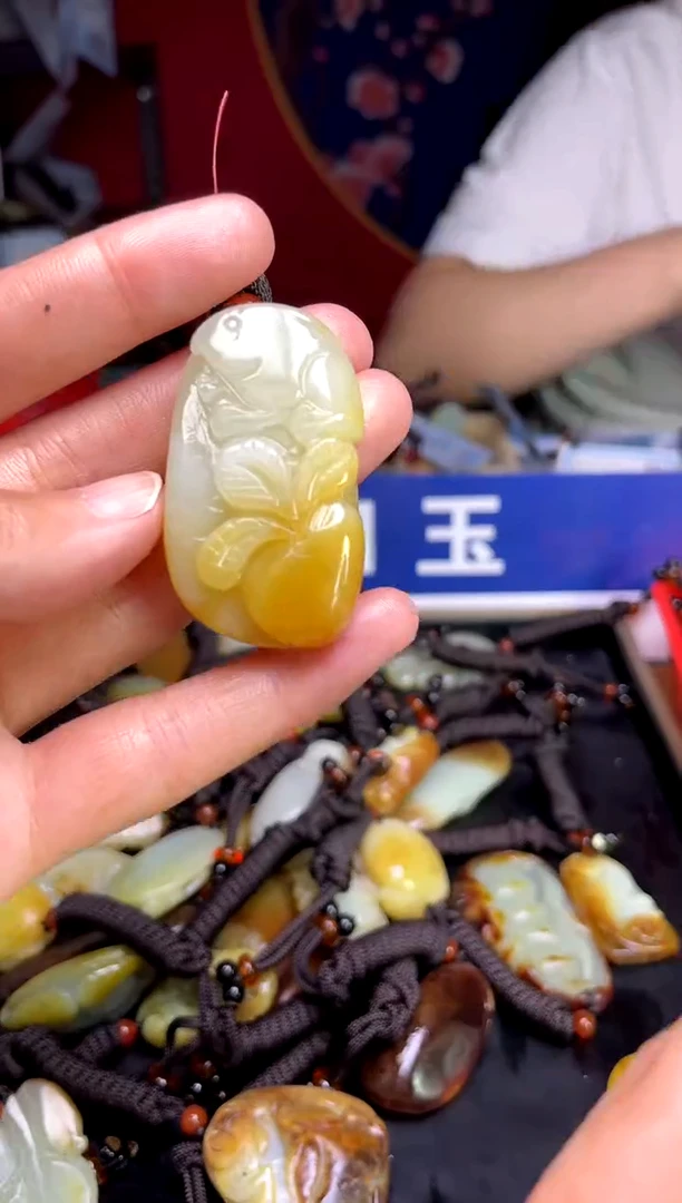 和田玉未镶嵌颈饰1