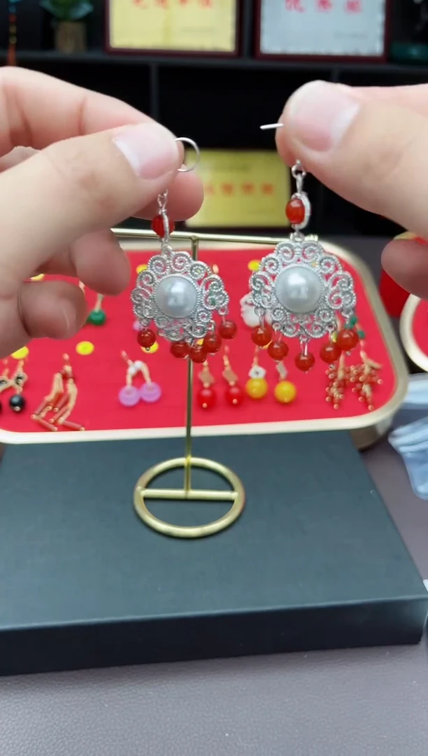 【闪购商品】南红玛瑙耳饰银S925镶嵌白大圆牌