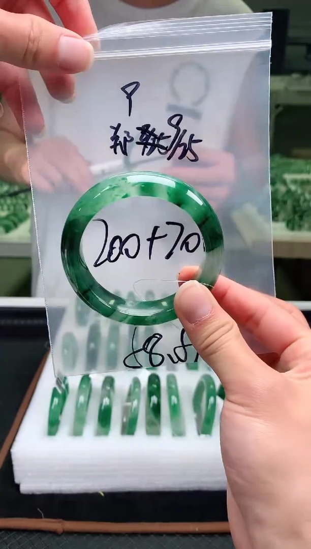 未镶嵌非洲翠手镯石英质玉非洲翠手镯58-59圈口9号