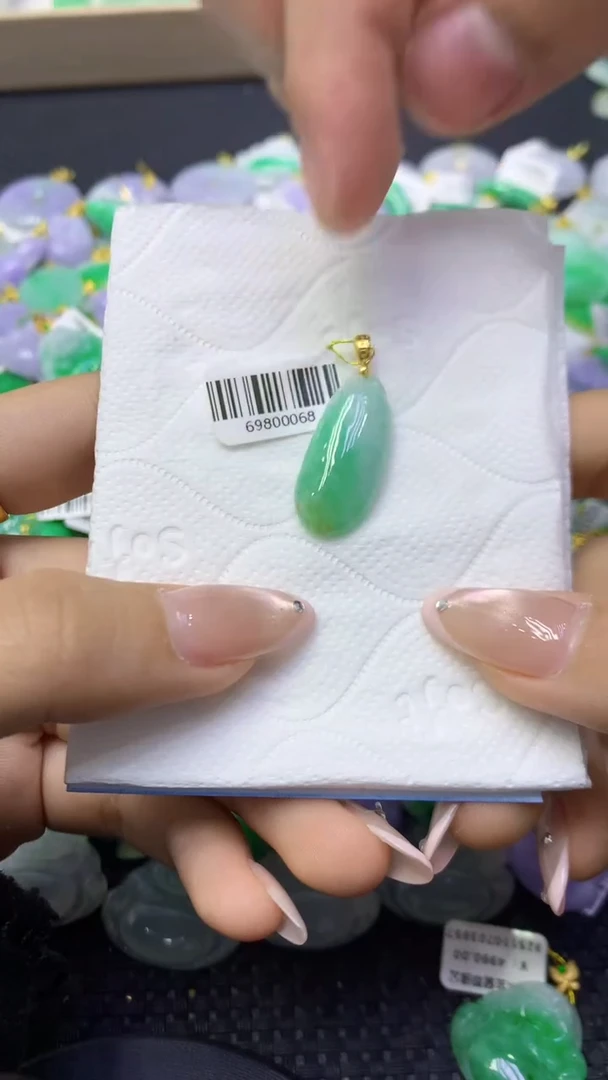 颈饰未镶嵌翡翠天然缅甸翡翠A货