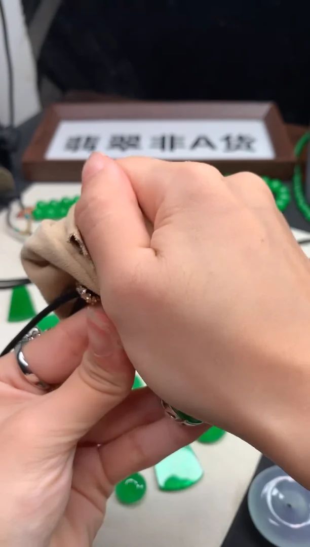 颈饰未镶嵌翡翠金*#无滤镜七天无理由