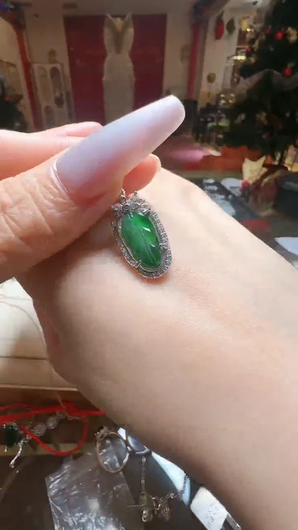 【闪购商品】翡翠吊坠(不含链)未镶嵌翡翠