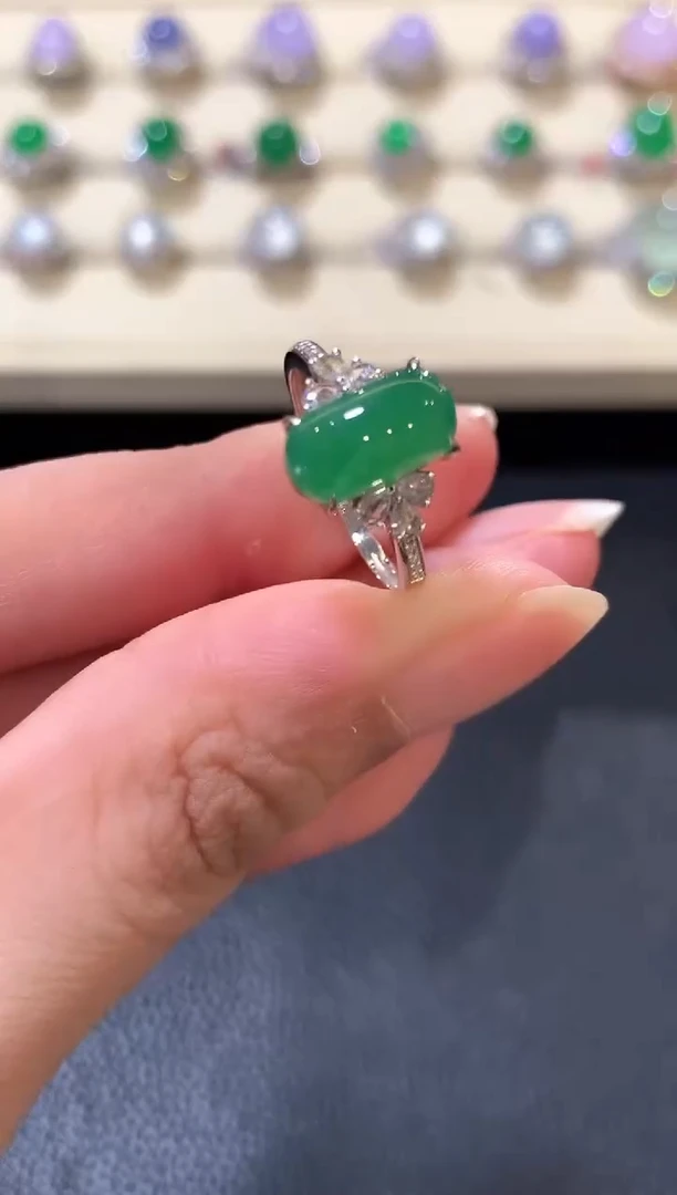 18K金镶嵌戒指翡翠b69