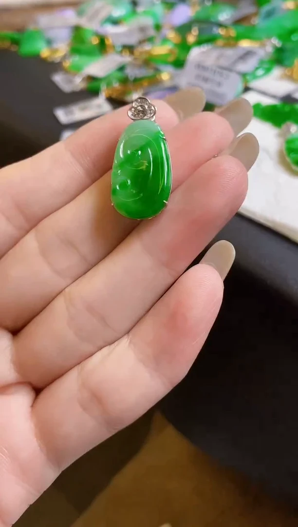 【闪购商品】翡翠颈饰18K金镶嵌如意