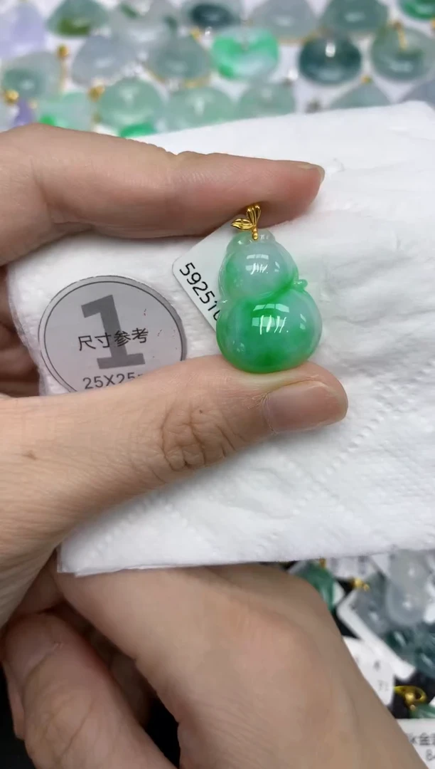 颈饰18K金镶嵌翡翠111111111