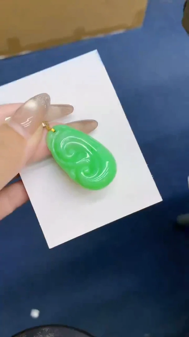 颈饰18K金镶嵌翡翠1