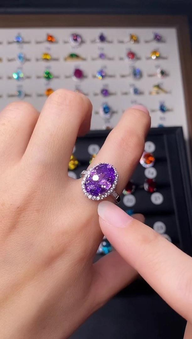 20克拉蓝宝石（处理）欧美风戒指