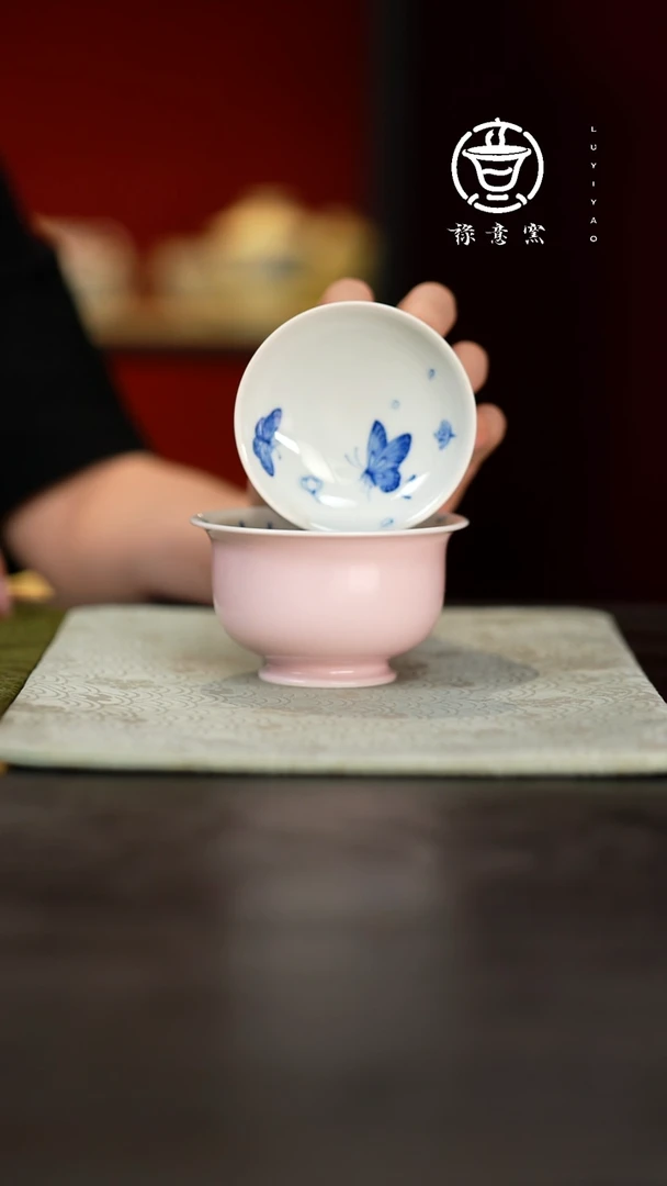 禄意窑粉色蝶恋花盖碗*