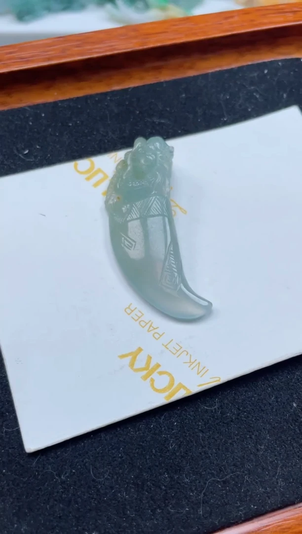 【闪购商品】翡翠颈饰未镶嵌狼牙