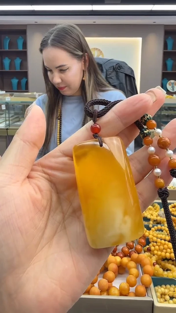 琥珀颈饰未镶嵌142秒拍号 假一罚三