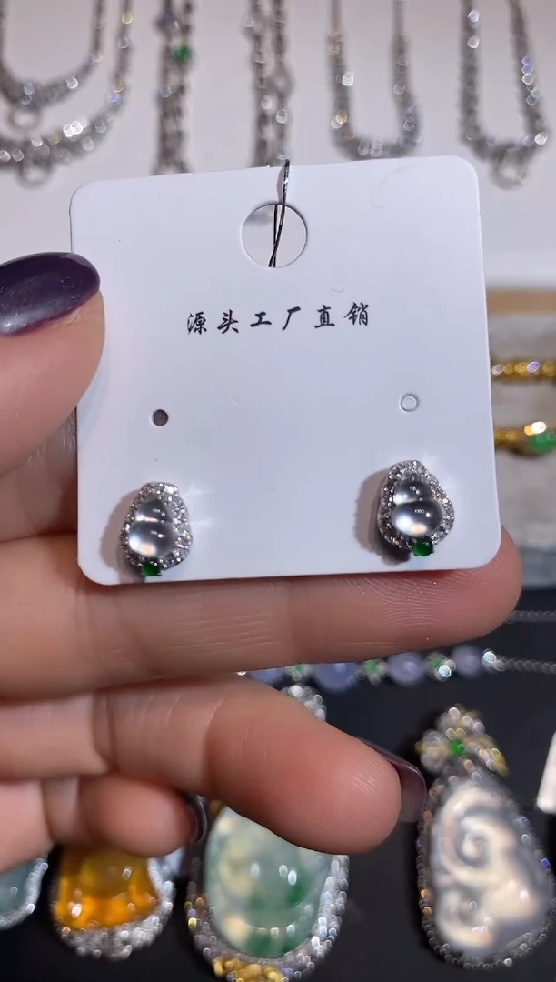 18K金镶嵌翡翠耳饰耳饰