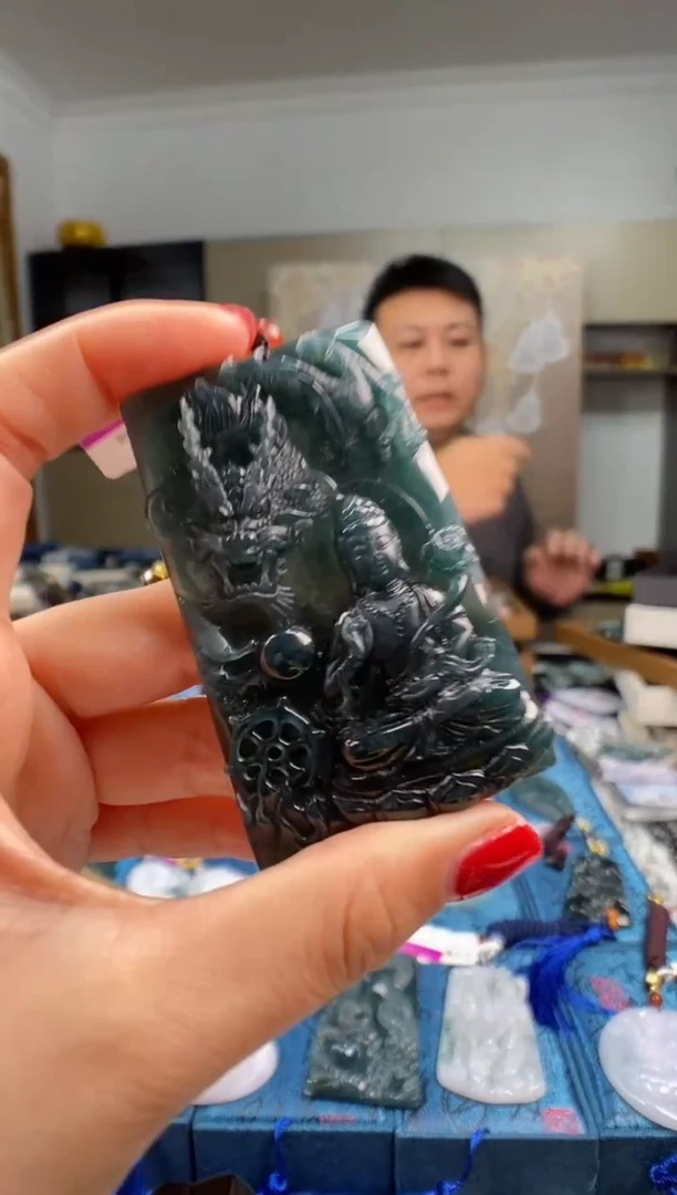 颈饰未镶嵌翡翠 多样性发其一